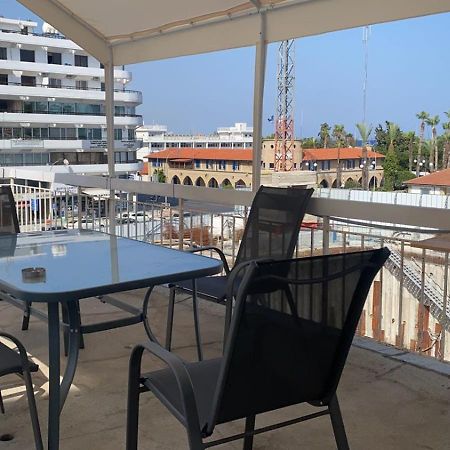 Unique City Hostel 100 Meters From Beach Lárnaca Exterior foto